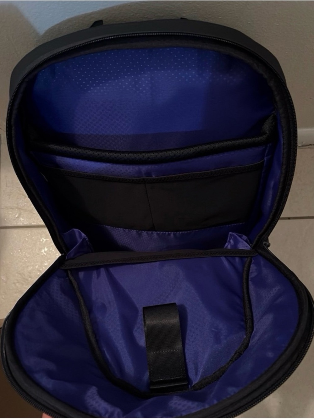 Alienware 16 Backpack - Picture 2 of 3